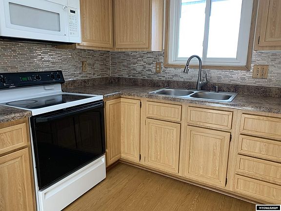 3rd image of 520 Pacific Dr