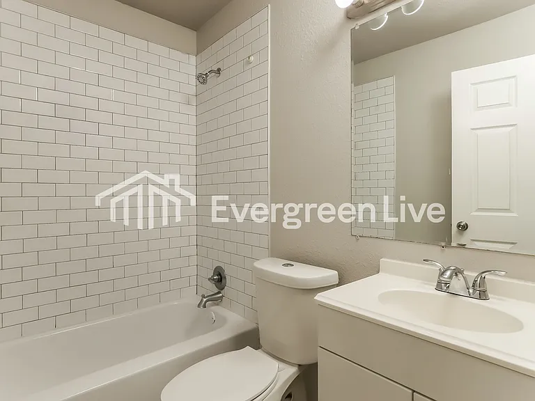 738 Sterling Dr — Photo 14