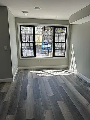 3rd image of 659 E 229th St