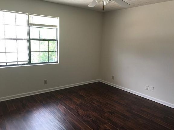 3rd image of 2607 Parkside Way