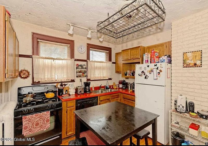 4th image of 408-410 Manning Boulevard