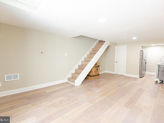 4th image of 411 S 11th St #1