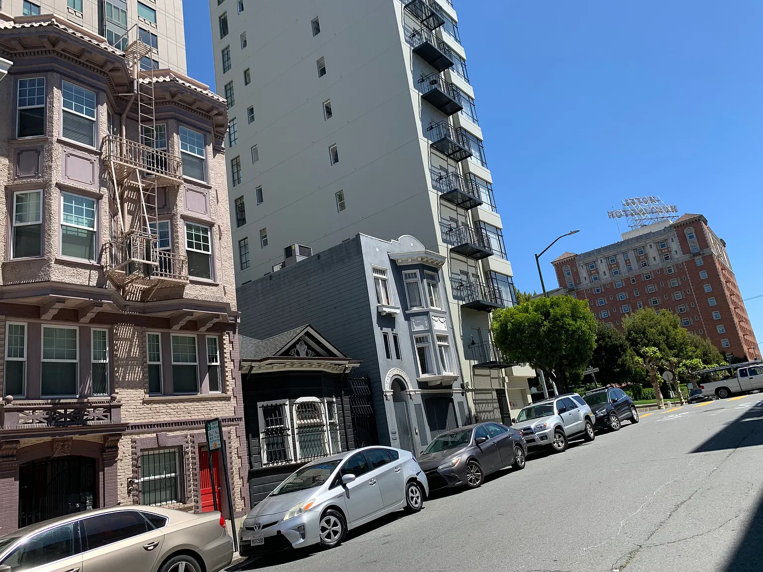 1 bed, 660 sqft, $4,980 — Photo 2
