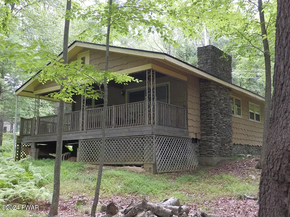 182 N Lake Shore Dr, Dingmans Ferry, PA 18328