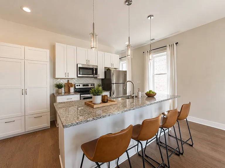 915 W Willow St #4 — Photo 2