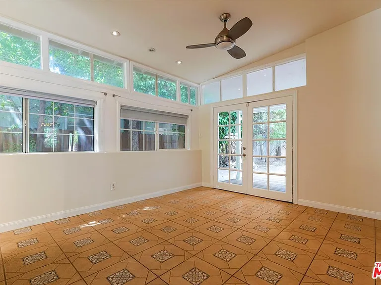 22750 Clarendon St — Photo 21