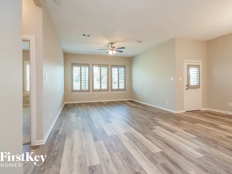 142 Scarlet Maple Ct — Photo 3