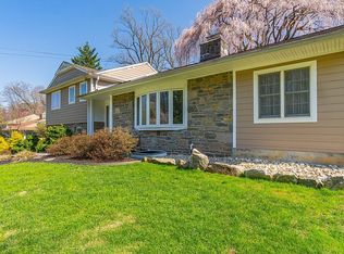 922 Hollow Rd, Wayne, PA 19087