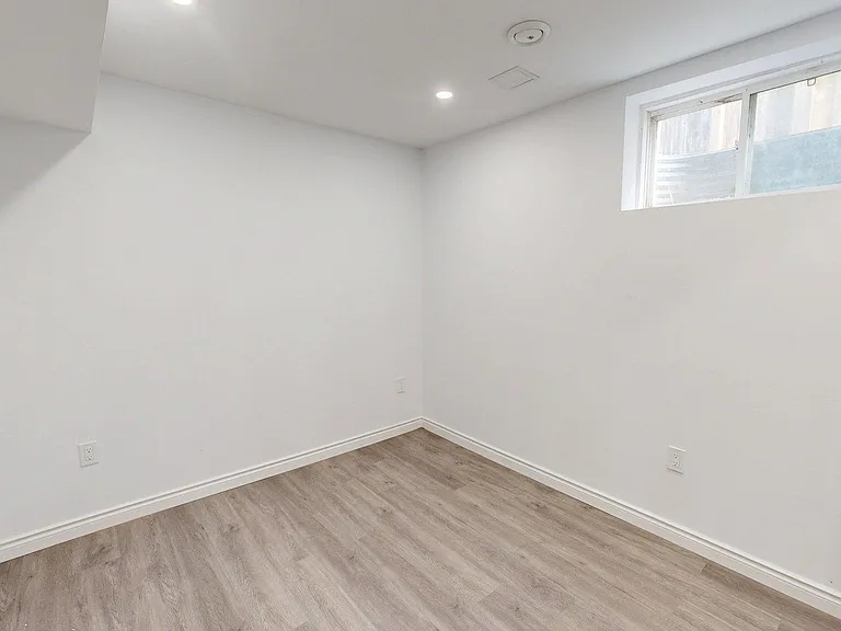 3252 Meadowgate Blvd #LOWER — Photo 24