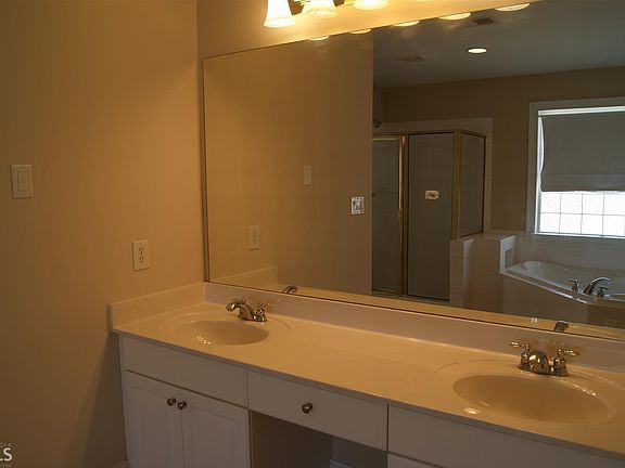 4th image of 425 Grandiflora Dr
