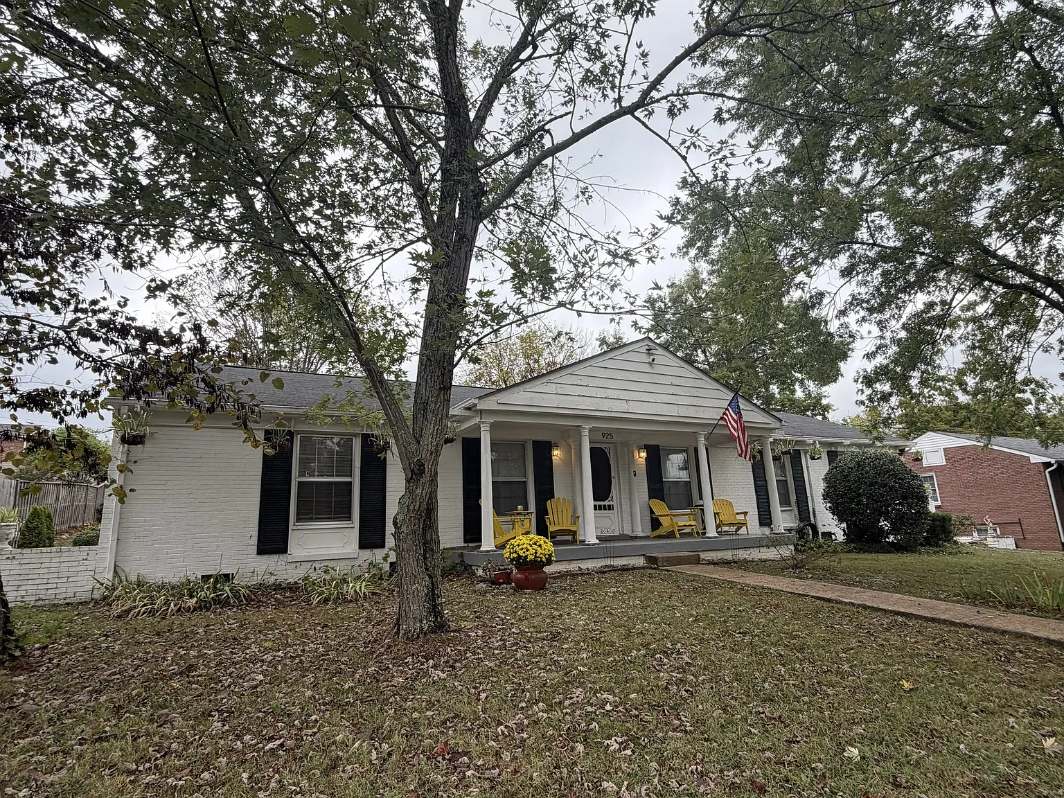 4 bed, 2.5 bath, 2500 sqft, $3,200 — Photo 3