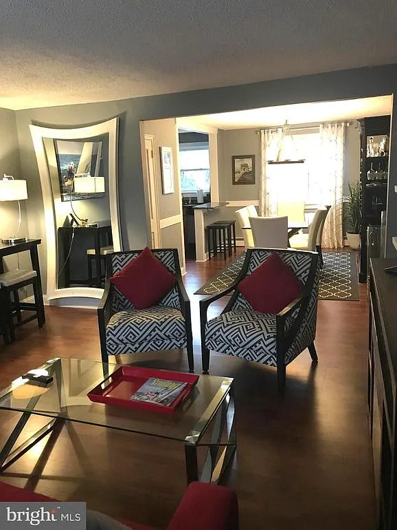 3 bed, 1152 sqft, $2,500 — Photo 4