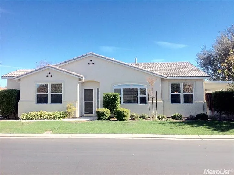 2961 La Vina Cir photo 1
