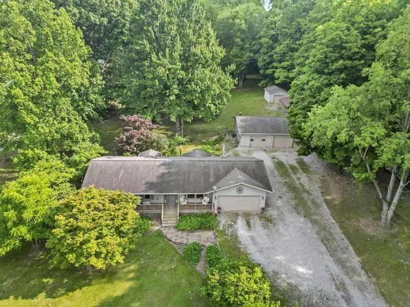 1142 E 800 N, La Porte, IN 46350