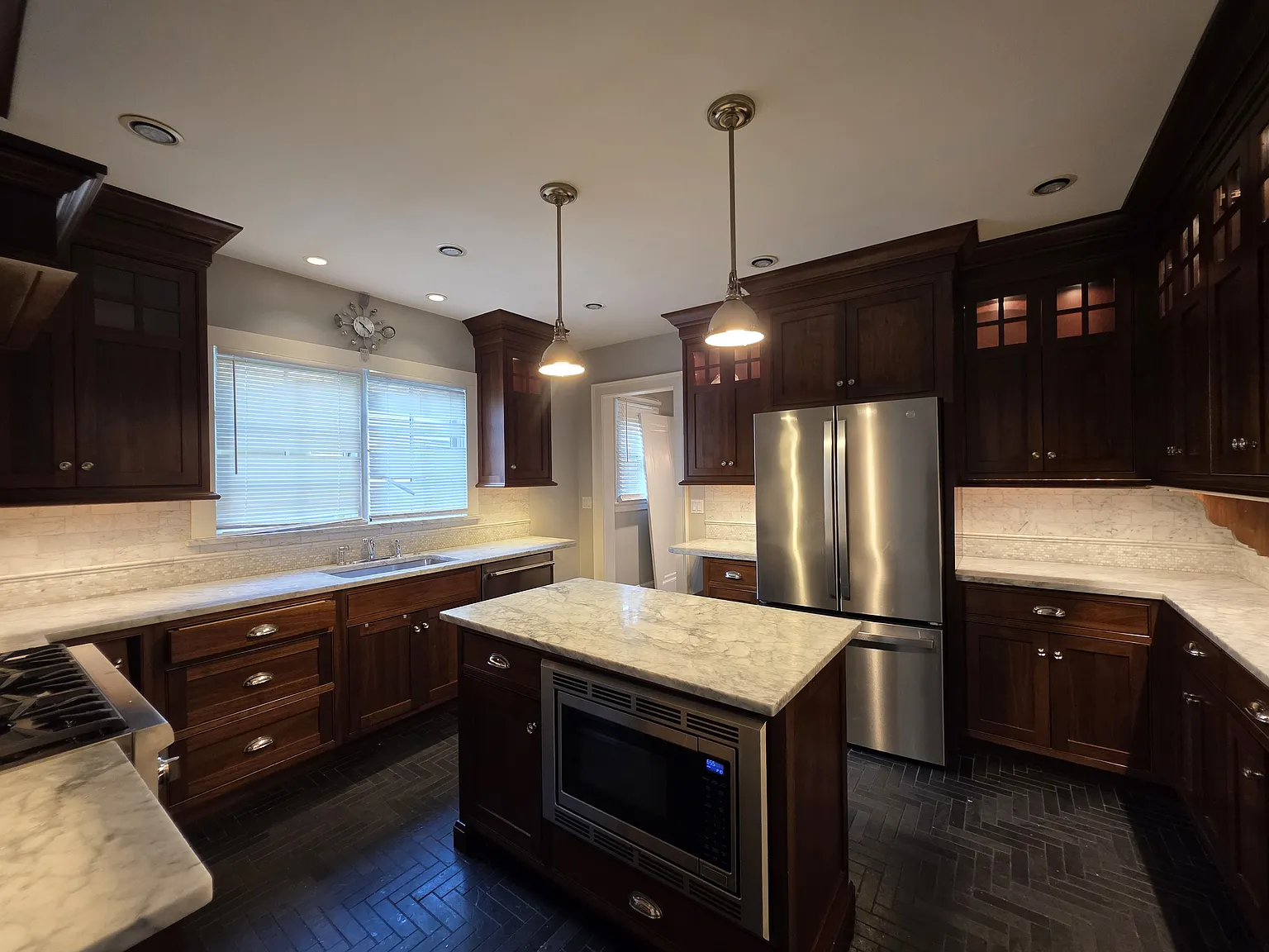 4 bed, 2.5 bath, $4,800 — Photo 2