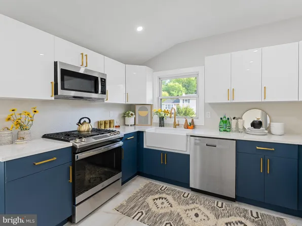 25 E Oak Ave, Lawnside, NJ 08045