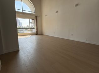 221 S Gale Dr, Beverly Hills, CA 90211
