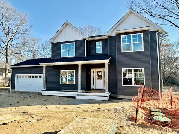 142 Crestwood Drive, Shirley, NY 11967