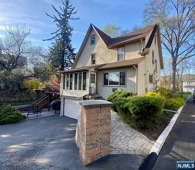 3 bed, 3.5 bath, $5,950 — Photo 4