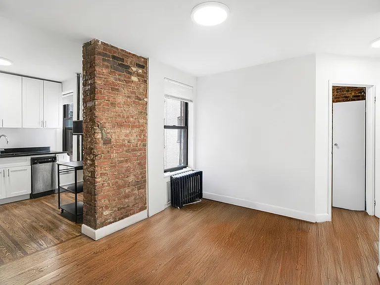 214 E 82nd St #27 — Photo 2