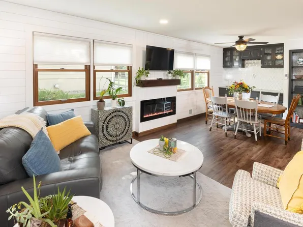 908 15th St SE, Forest Lake, MN 55025