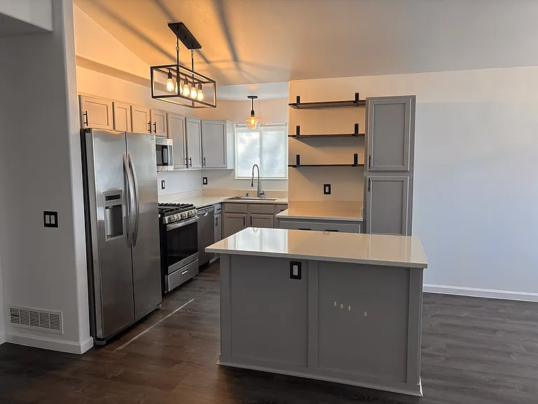 5971 Ridgelake Cir — Photo 2