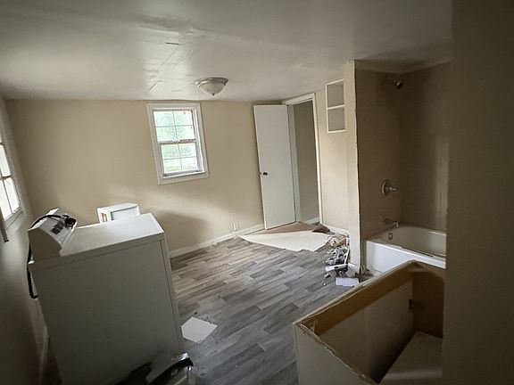 5th image of 110 Peach Orchard Rd
