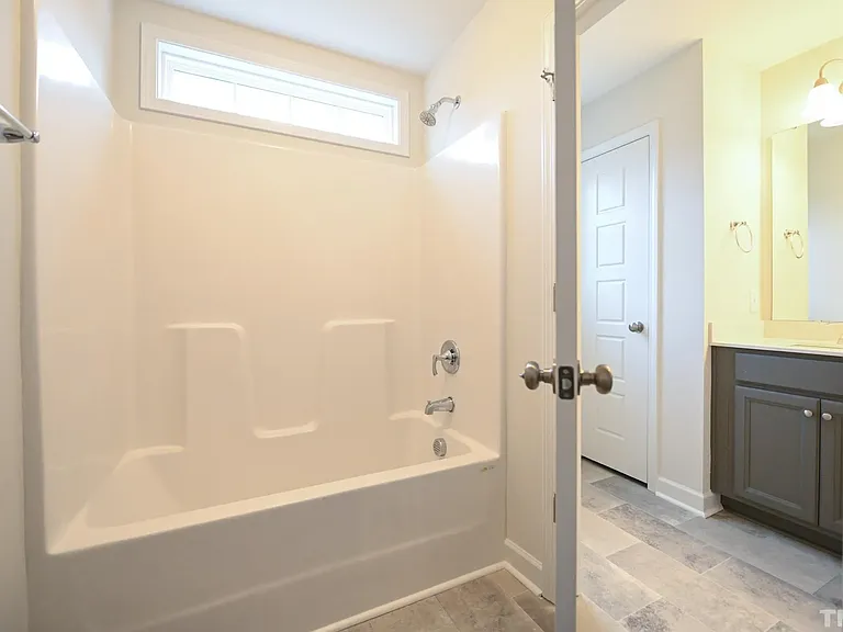 Upstairs Hall Tub
