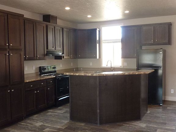 2nd image of 203 Sweetwater Dr