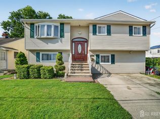 51 Patton St, Iselin, NJ 08830