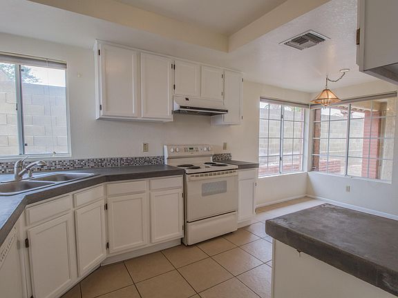 5th image of 7847 S Glasgow St