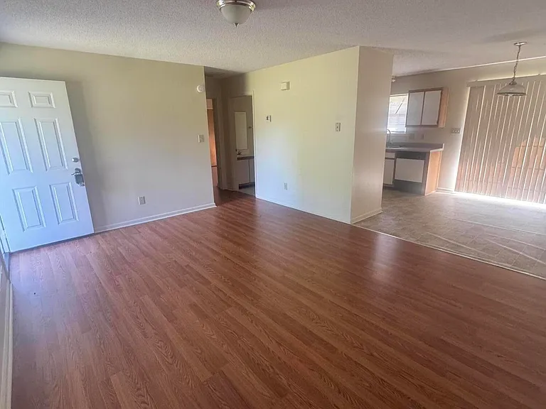 721 Carolina #24 — Photo 1