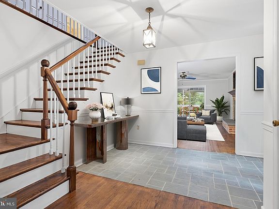 2nd image of 7 Ridon Dr