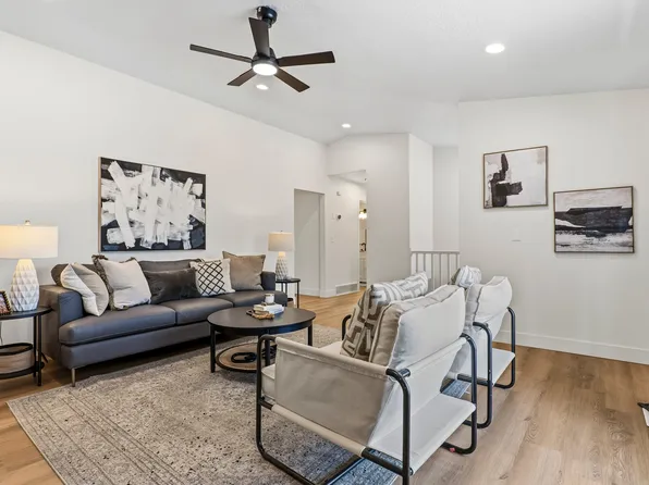 1492 E Sandy Hills Dr, Sandy, UT 84093