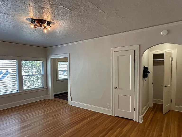 635 NE Randall Ave — Photo 12