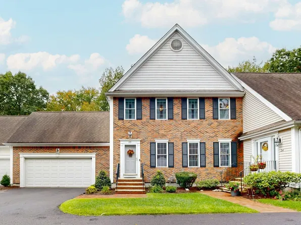 23 Turtlebrook Way #23, Medfield, MA 02052