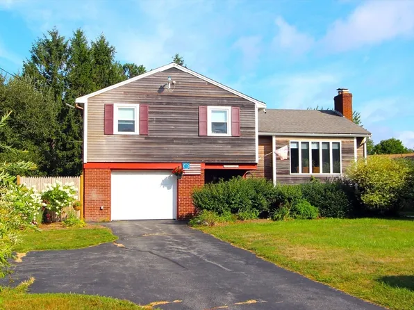3 Aida M Cir, Bourne, MA 02532