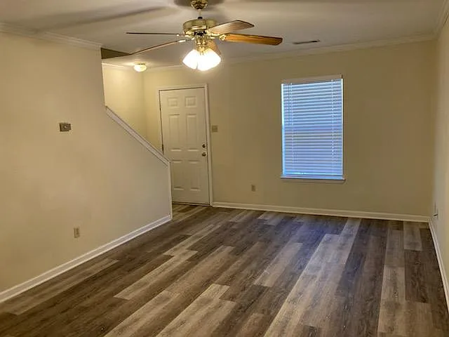 2 bed, 1.5 bath, 1088 sqft, $975 — Photo 2