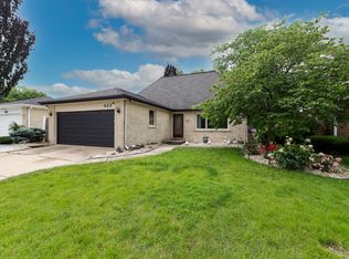 422 Ardmore Rd, Des Plaines, IL 60016