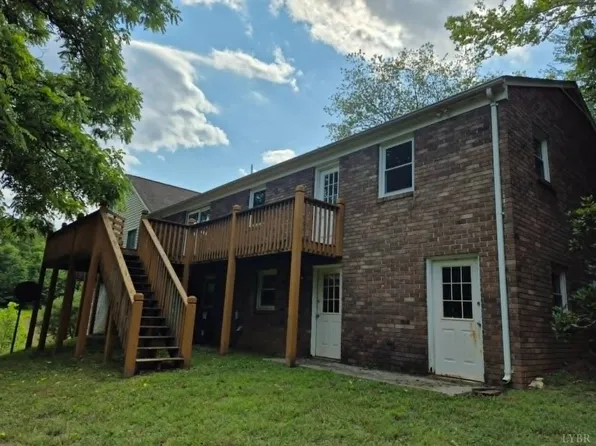 1243 Thornbird Pl, Huddleston, VA 24104