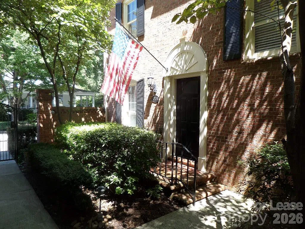 Hackberry Court — Photo 1