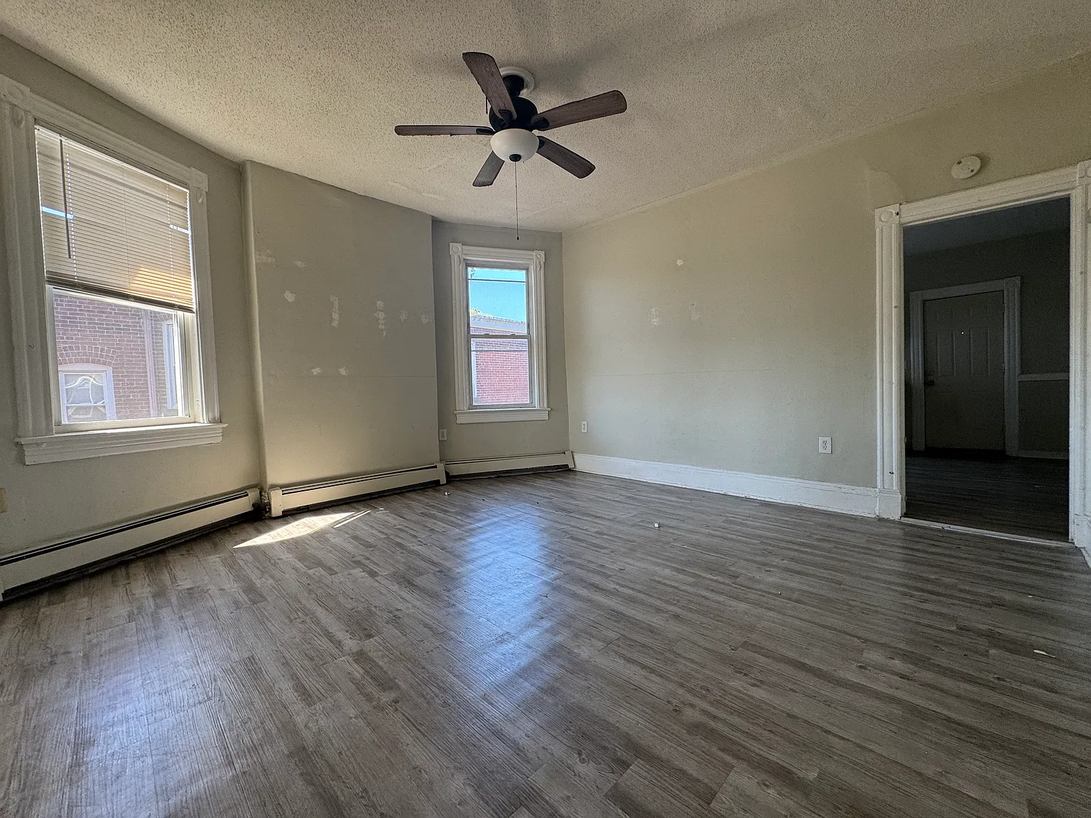 3 bed, 1100 sqft, $1,445 — Photo 2