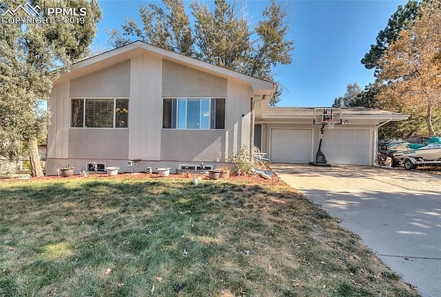 Front view of home. East facing, mature trees and plenty of outdoor space!