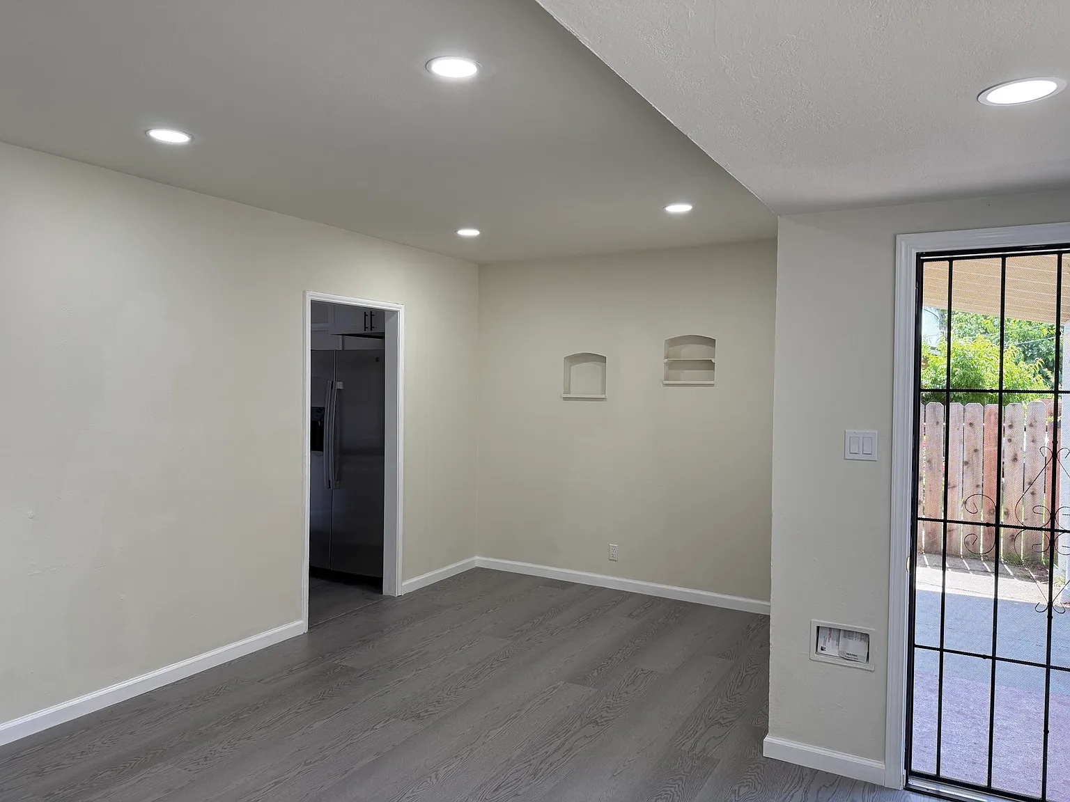 4 bed, 1291 sqft, $4,000 — Photo 3