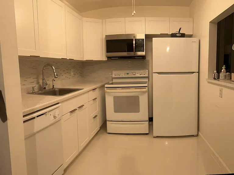 700 Village Green Ct #302 — Photo 19