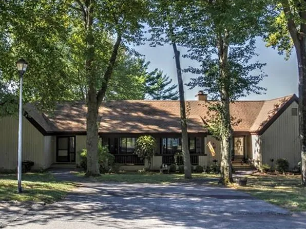 377 Piute Ln #B, Stratford, CT 06614