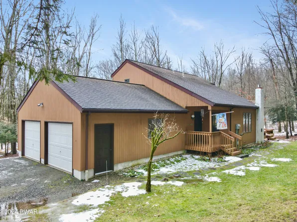 10 Crow Talk Pl, Beach Lake, PA 18405