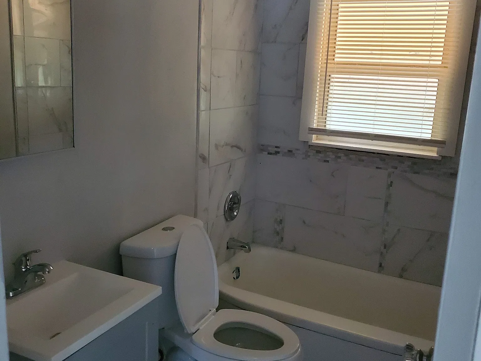 2 bed, 1000 sqft, $1,200 — Photo 2