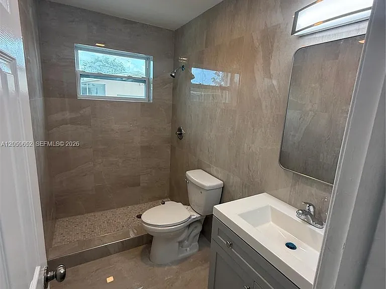 2100 N 52nd Ave — Photo 27