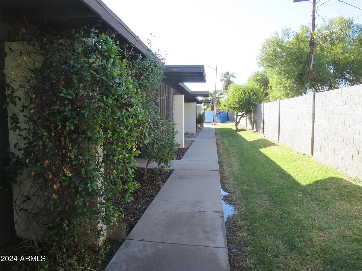 Building Photo - 1450 E Bethany Home Rd #34